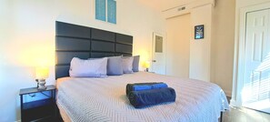 Silitysrauta/-lauta, Wi-Fi, vuodevaatteet