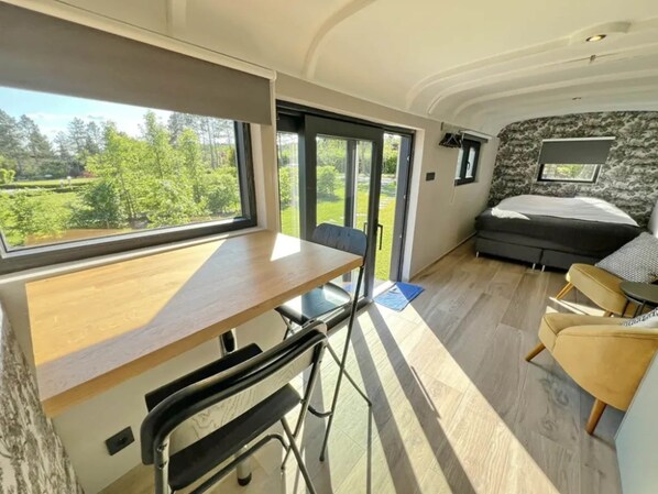1 bedroom, individually furnished - Charming Caravan Designed for two People (Rochefort)