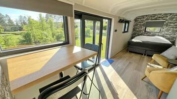 1 bedroom, individually furnished