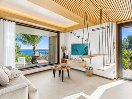 Villa de lujo, piscina privada, vistas al mar (Star Villa) | Zona de estar | Smart TV de 43 pulgadas con canales digitales