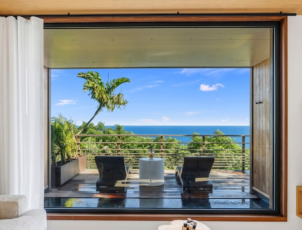 Bungalow – deluxe, ikke-røyk, sjøutsikt | Safe på rommet, strykejern/-brett, wi-fi (inkludert) og sengetøy