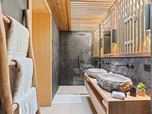 Luksus-villa - privat pool - havudsigt (Sea Villa) | Badeværelse | Bruser, hårtørrer, håndklæder, Sæbe