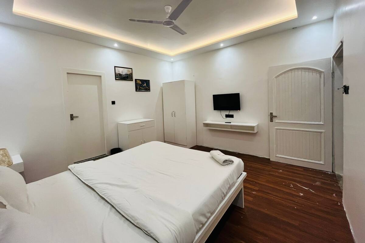 Luxury Double Room, City View | Iron/ironing board, free WiFi