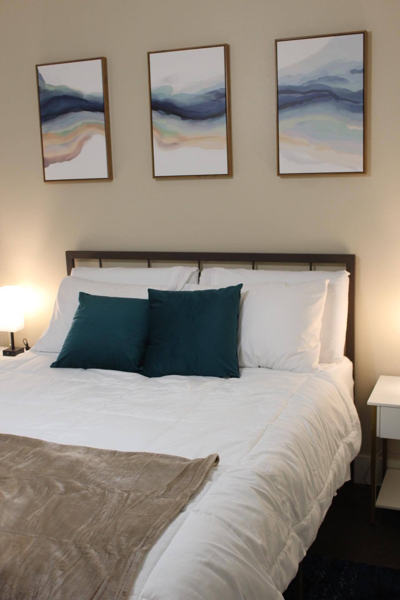 Iron/ironing board, WiFi, bed sheets