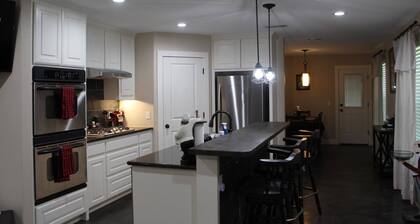 3-bedroom house in charming Denison with office and large fully fenced back yard