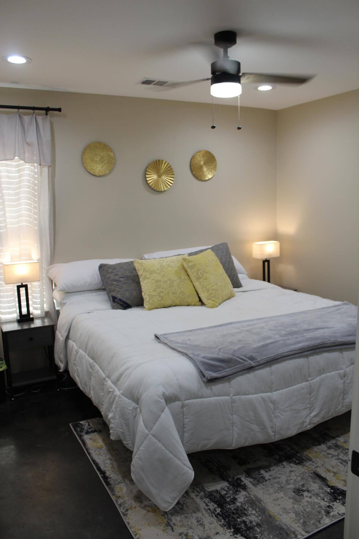 3 bedrooms, iron/ironing board, WiFi, bed sheets