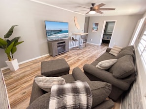 Smart TV - OceanSide, CA Retreat, 5 Min Drive to Beach & Pier, King Bed, A/C, Big Backyard (Oceanside)