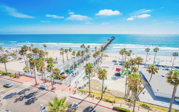 Beach - OceanSide, CA Retreat, 5 Min Drive to Beach & Pier, King Bed, A/C, Big Backyard (Oceanside)