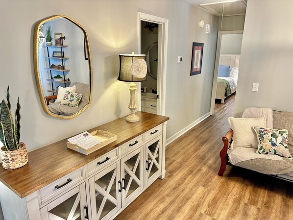 2 slaapkamers, een strijkplank/strijkijzer, wifi, beddengoed