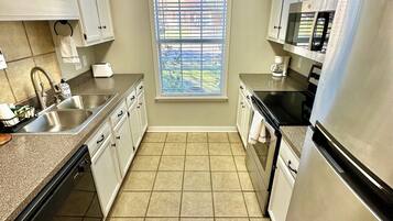 Mikrowelle, Ofen, Herdplatte, Geschirrspüler