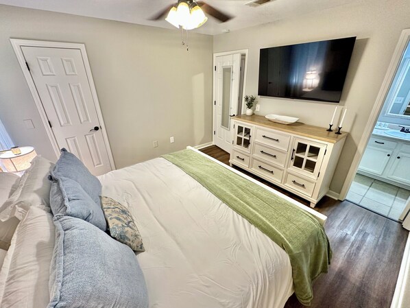 Silitysrauta/-lauta, Wi-Fi, vuodevaatteet