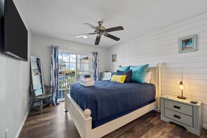 Iron/ironing board, travel crib, free WiFi, bed sheets - Private Beach Access, Pet-Friendly! SEArenity Now (Surf City)