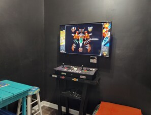 Game room - Private Beach Access, Pet-Friendly! SEArenity Now (Surf City)