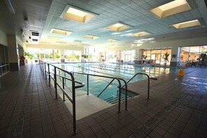 Indoor pool, outdoor pool - NEW!  Beautiful, Sun City 2bd 2ba 1624sf home, amenities, golf cart & clubs 55+ (Palm Desert)