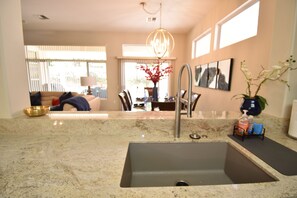 Interior - NEW! Beautiful, Sun City 2bd 2ba 1624sf home, amenities, golf cart & clubs 55+ (Palm Desert)