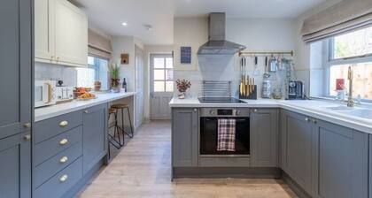 Charming 3-Bed Cottage with Hot Tub in Central Appleby