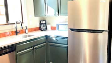 微波炉、烤箱、炉灶、洗碗机