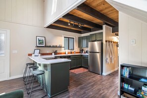 ميكروويف، فرن، موقد طهي مسطح، غسالة أطباق