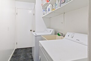Interior - Private Room, Bath and Entertainment! (Lutz)