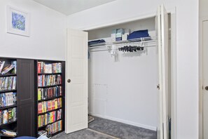 Interior - Private Room, Bath and Entertainment! (Lutz)