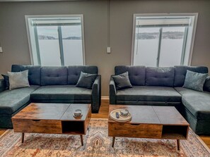 Smart TV, books - Lakeside Lodge- Newly renovated cabin on Black Lake (Hammond)