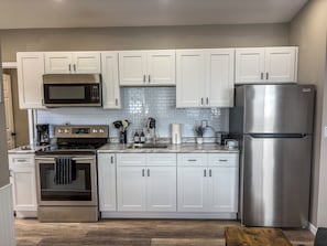 Coffee/tea maker, fridge, microwave, oven