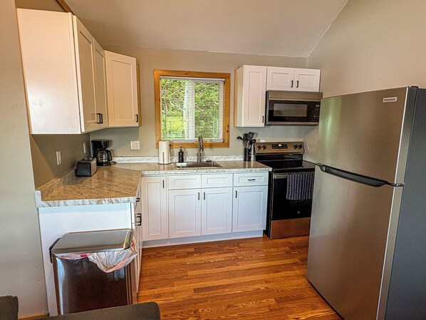 Coffee/tea maker, fridge, microwave, oven