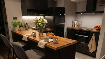 Fridge, microwave, oven, stovetop