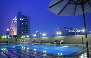 حمّام سباحة خارجي