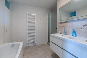 Apartment | Bathroom - 4 Person Apartment With sea View (De Koog)