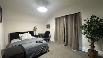 2 habitaciones, escritorio, tabla de planchar con plancha y wifi