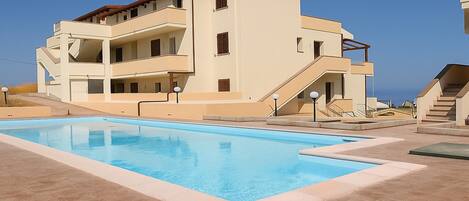 Apartment | Pool | Outdoor pool