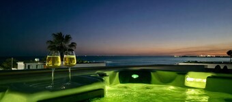 Sea View House - Private Jacuzzi Sea View 100m from the Beach
