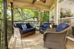 Terrace/patio - *Blissful Waterfront Getaway* (Guadalupe County)