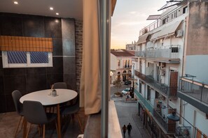 Dining - Modern Comfort Meets Athenian Charm – Parthenon Portrait Apartment (Athina)