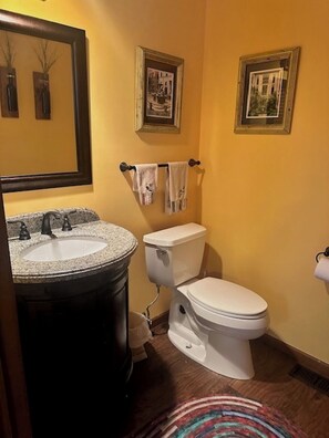 Towels, soap, toilet paper - Fully Furnished Townhome (Lafayette)