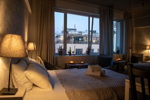 Desk, iron/ironing board, WiFi, bed sheets - Acrolights By Night • 50m from Monastiraki Square with Stunning Acropolis View from Window (Athina)