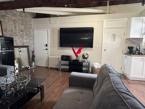 Historic Downtown Apartment 2BD Retreat