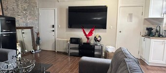 Historic Downtown Apartment 2BD Retreat