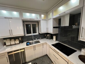 Microwave, oven, stovetop, dishwasher - Beautiful 2 Bedroom 1 Bathroom Heart Of Surrey (Surrey)