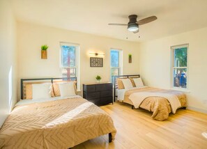 2 chambres, fer et planche à repasser, Wi-Fi, draps fournis