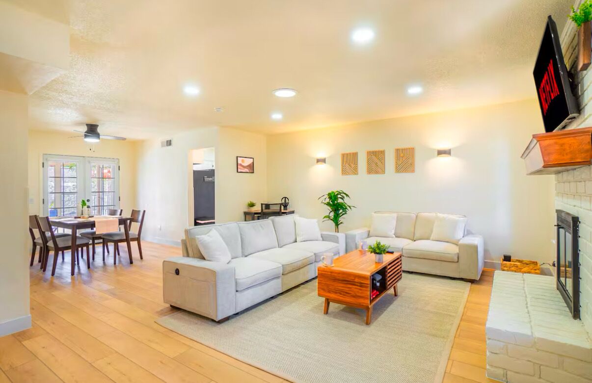 Télévision, cheminée