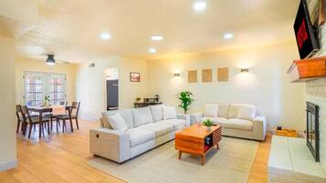 Télévision, cheminée