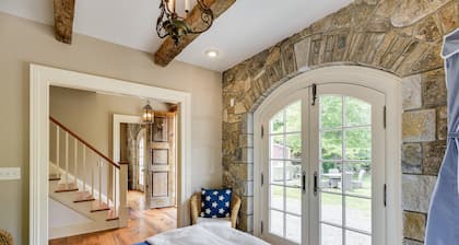NEW! Beautiful Stone House Near Mystic, Beaches & Foxwoods. Pets Welcomed.