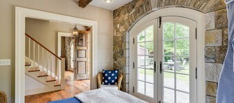 NEW! Beautiful Stone House Near Mystic, Beaches & Foxwoods. Pets Welcomed.