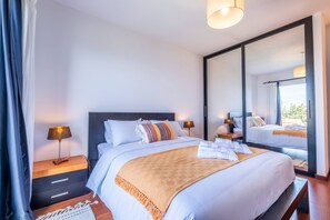 1 habitación, tabla de planchar con plancha, internet y ropa de cama 