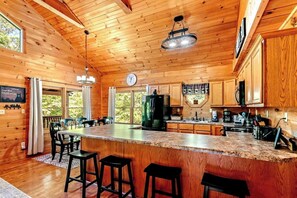 Fridge, microwave, oven, stovetop - New Listing! Mountain Views! 3B/3Ba Sleep 6-7, Hot Tub, Close to Everything! (Sevierville)