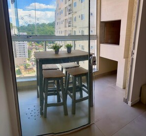 Dining - Lindo apt Itapema com vista do oceano.  Três quartos, churrasqueira e piscina (Itapema)