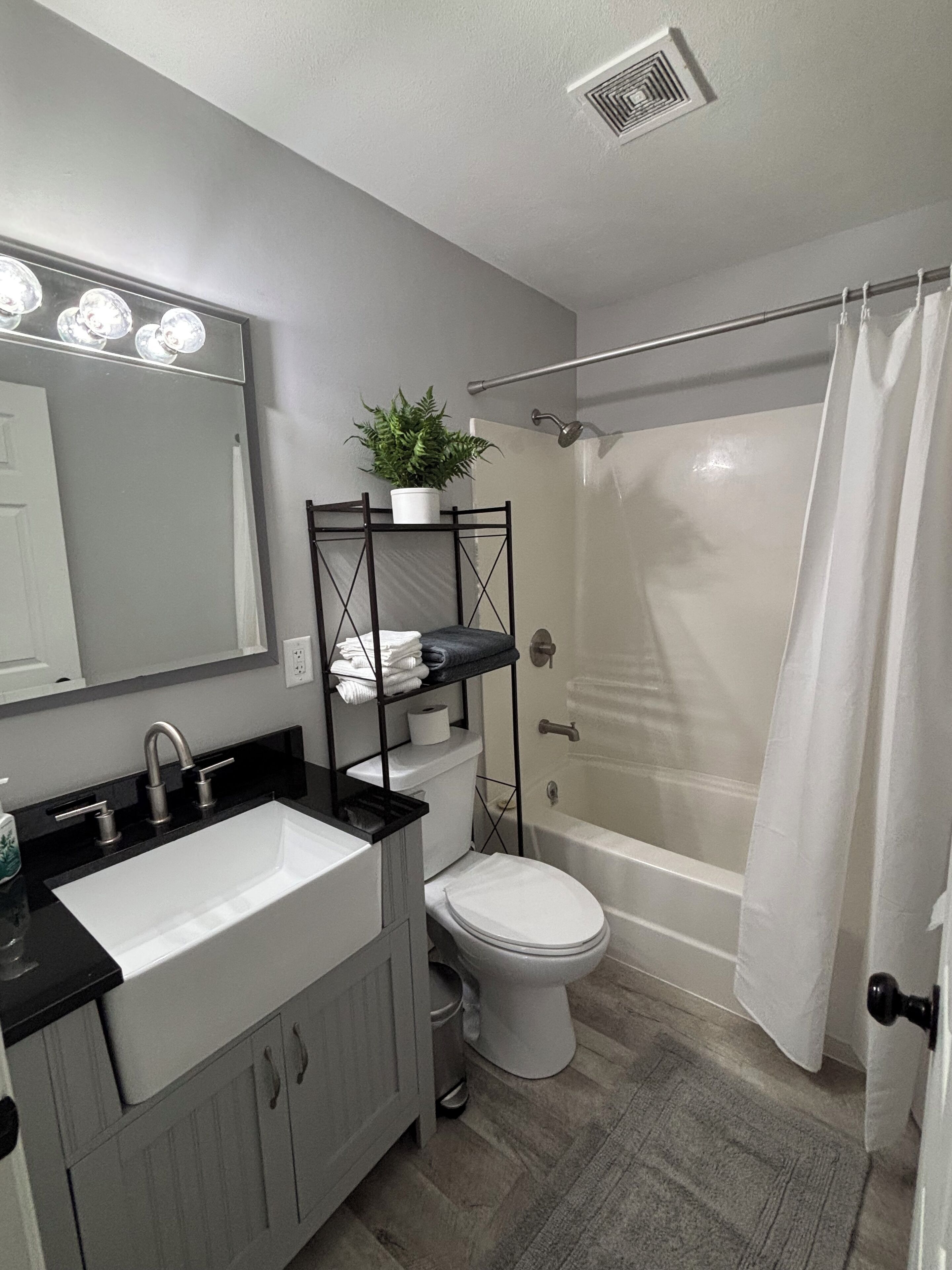 吹风机、毛巾、肥皂、卫生纸