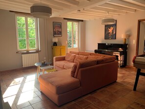 Télévision, cheminée